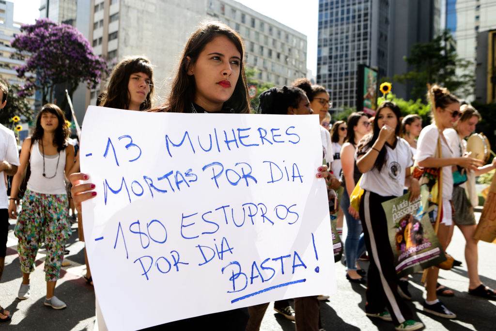 Protesto em Curitiba contra a violência e o feminicídio