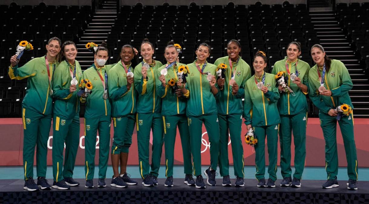 Seleção feminina de vôlei terminou com a prata nos Jogos Olímpicos