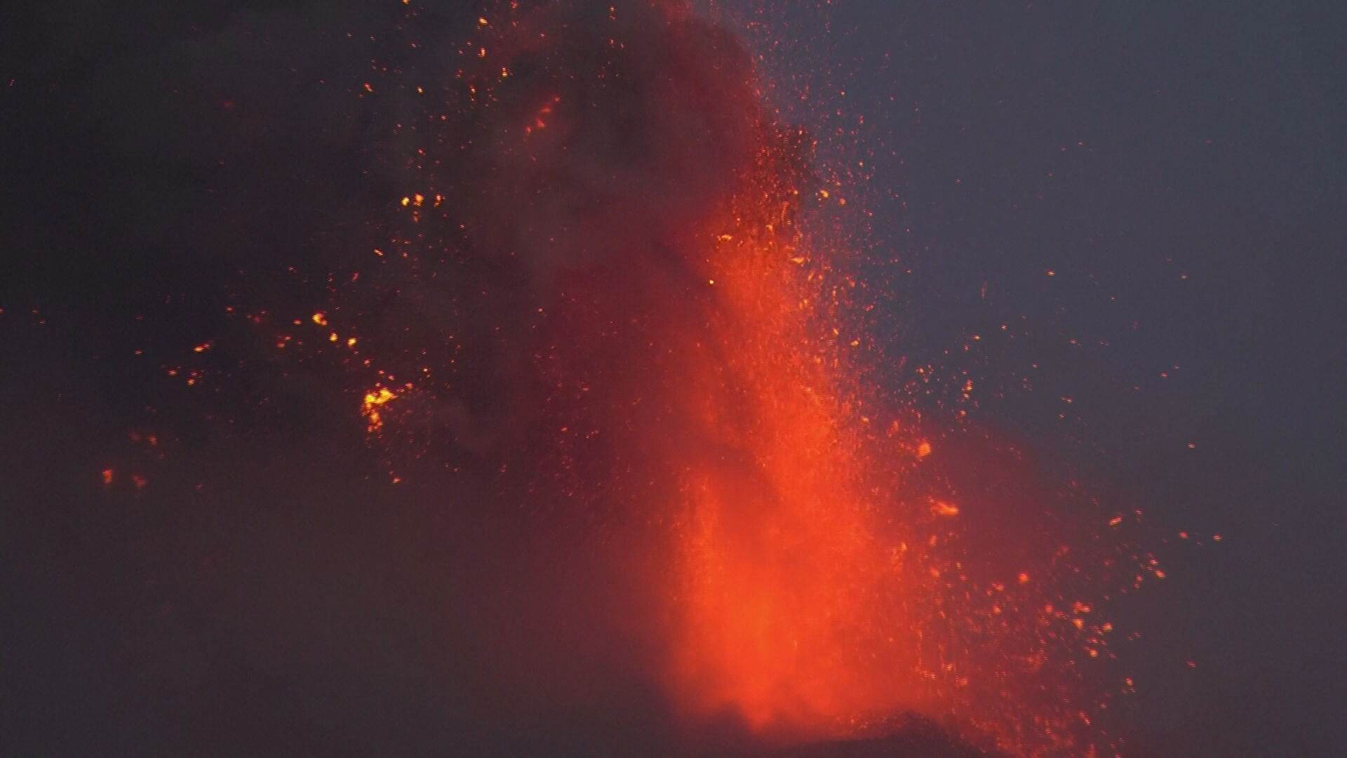 Vulcão Etna entrou em erupção na Itália