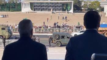 Desfile de veículos militares provocou reação entre parlamentares; votação da PEC do voto impresso está prevista para acontecer também nesta terça-feira (10)