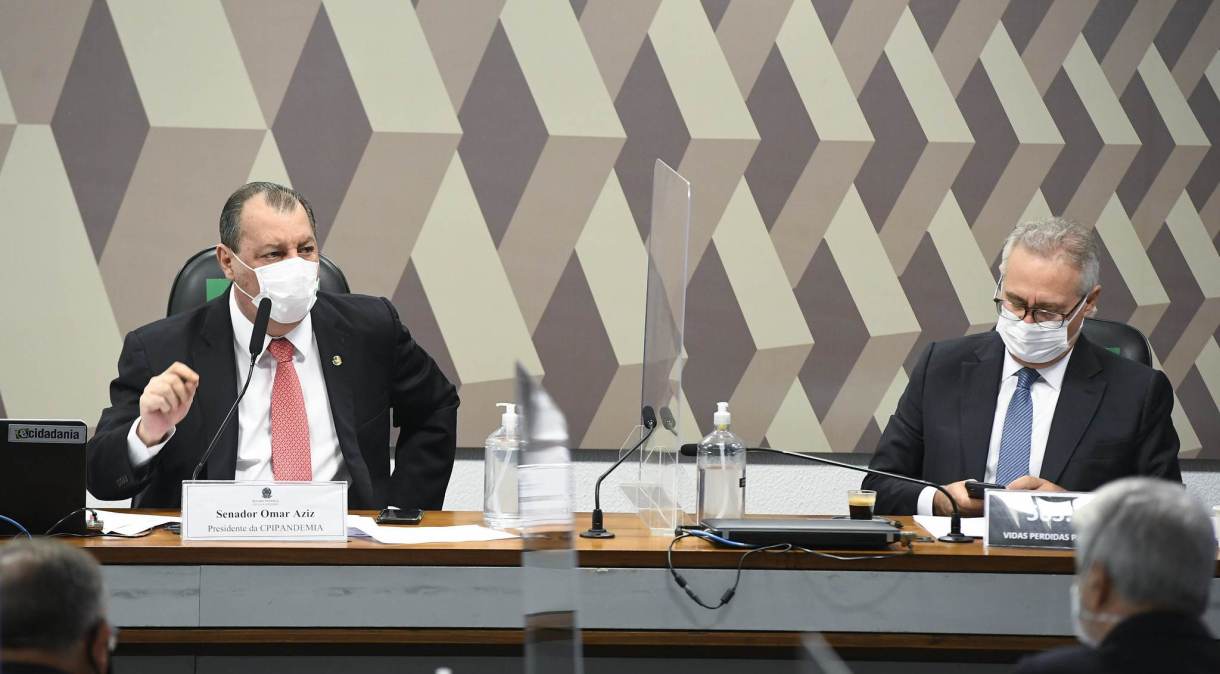 Os senadores Omar Aziz (PSD-AM) e Renan Calheiros (MDB-AL) na CPI da Pandemia