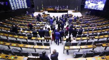 Nesta quinta, o Plenário votou pela manutenção do segundo turno das eleições e do caráter nacional dos partidos