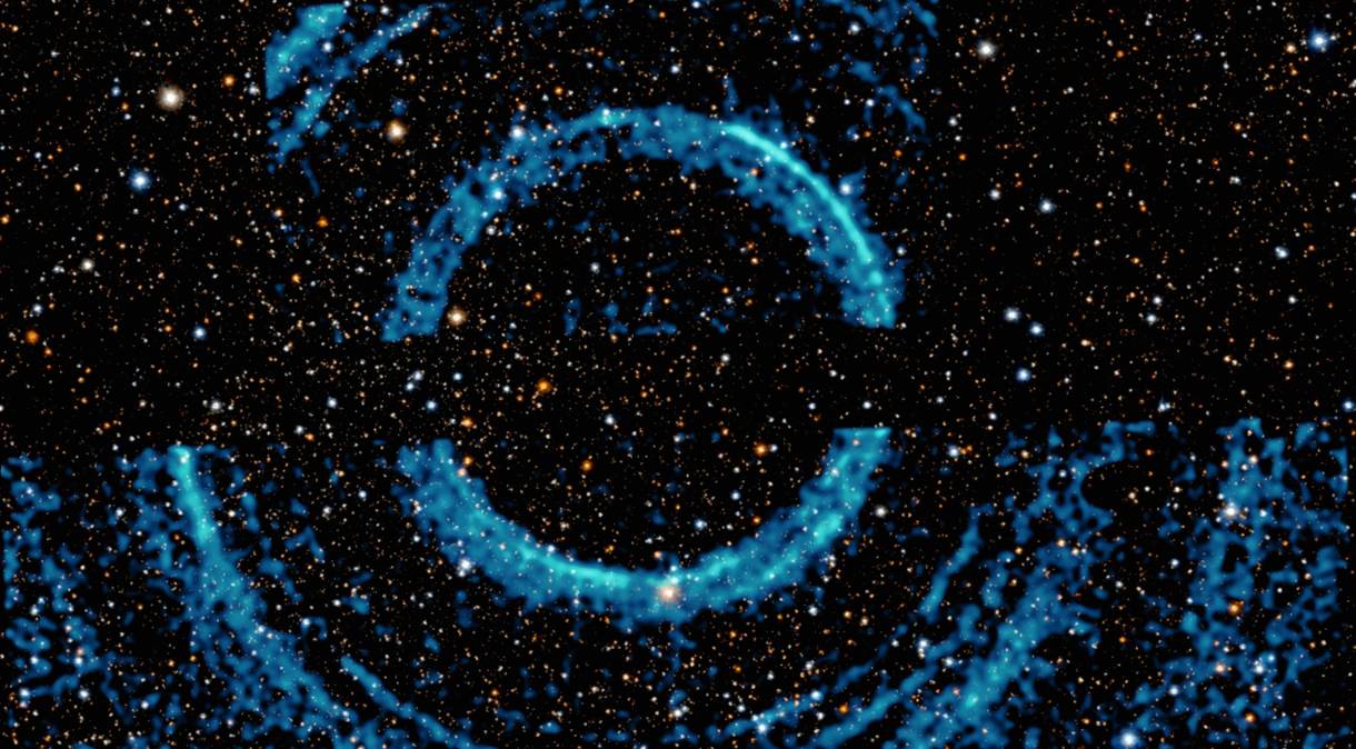 Astrônomos observaram um conjunto incomum de anéis em raios-X ao redor de um buraco negro