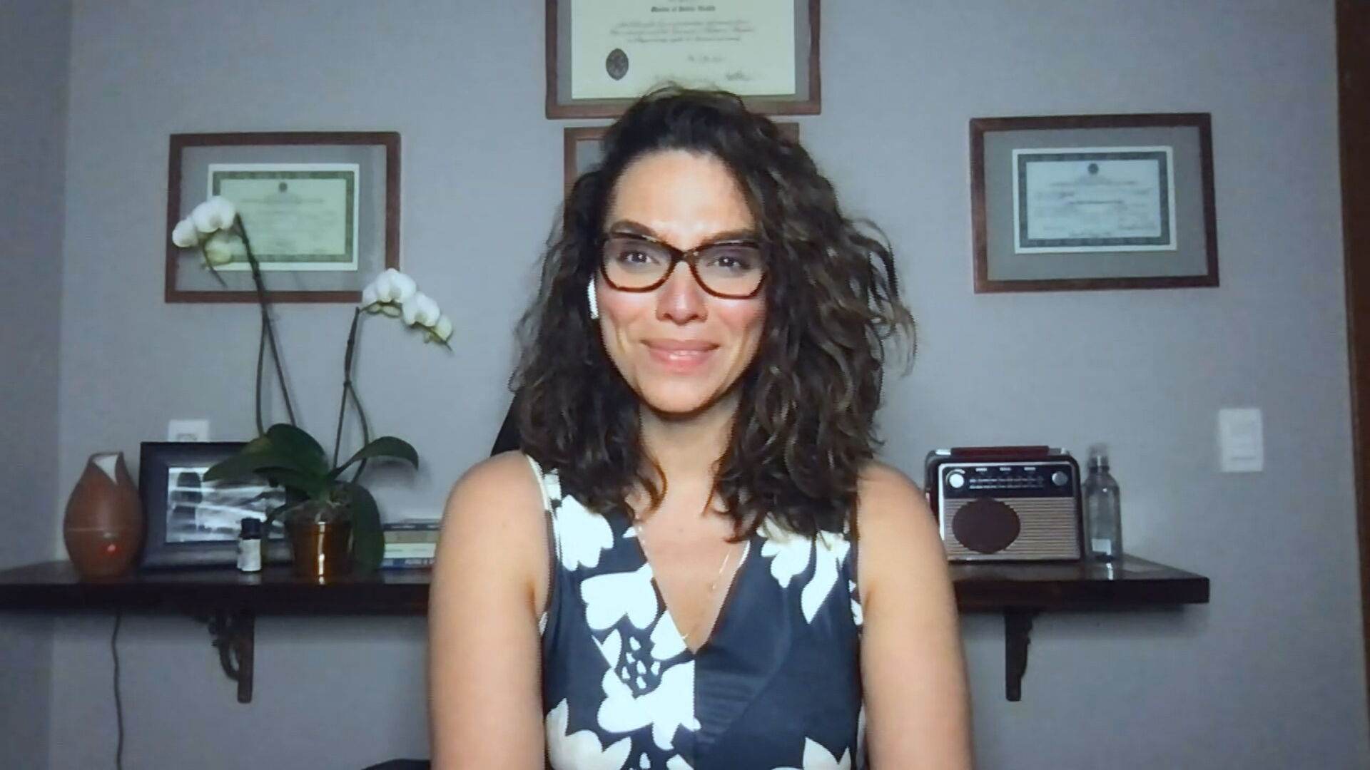 A médica infectologista Luana Araújo em entrevista à CNN