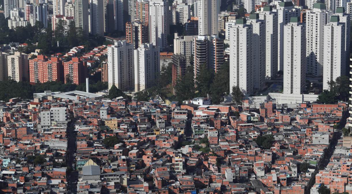 Vista aérea de região da periferia em São Paulo.