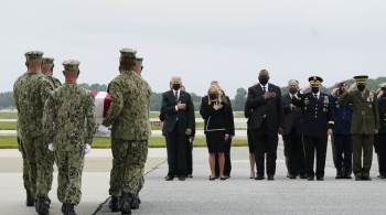 Presidente americano recebeu os corpos de 11 oficiais que morreram no último atentado, ocorrido no Afeganistão
