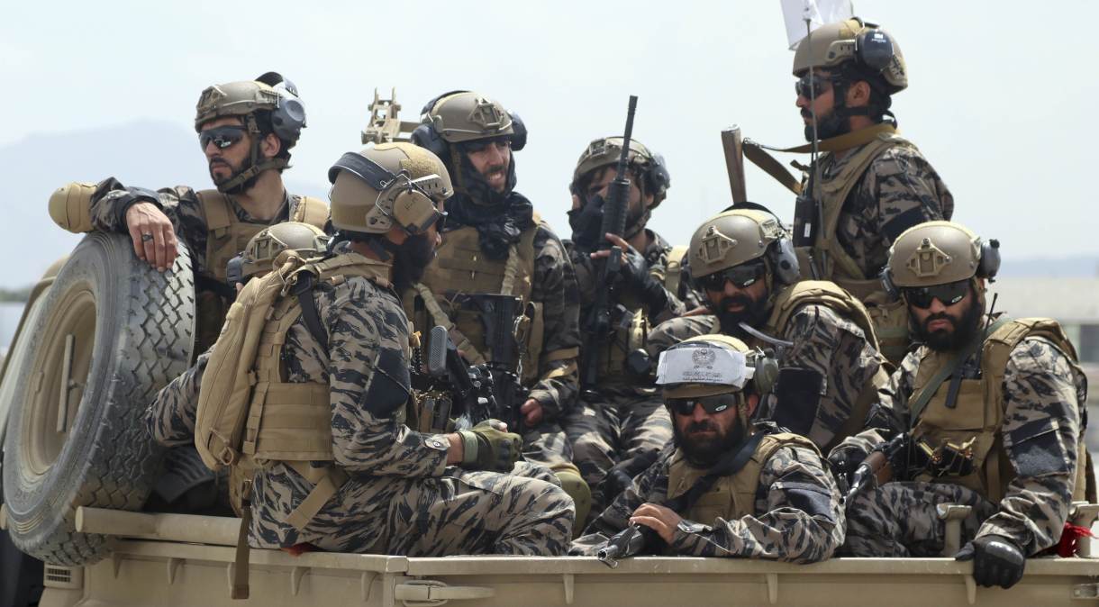 Forças especiais talibãs nas ruas de Cabul após a evacuação completa dos EUA do Afeganistão