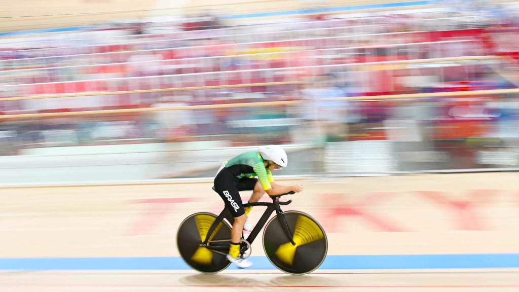 Ana Raquel Lins durante prova de perseguição individual de 3.000 m da classe C5