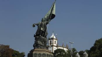 Conta apócrifa recém-criada divulgou imagem da estátua em chamas no Twitter