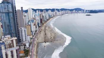 A ideia, então, é sair dos 25 metros de areia para 70 metros — o que colocaria a praia de Santa Catarina em segundo lugar em termos de extensão de areia, atrás de Copacabana