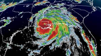 O furacão Ida enfraqueceu ligeiramente para uma tempestade de categoria 3 com ventos máximos de 200 km/h