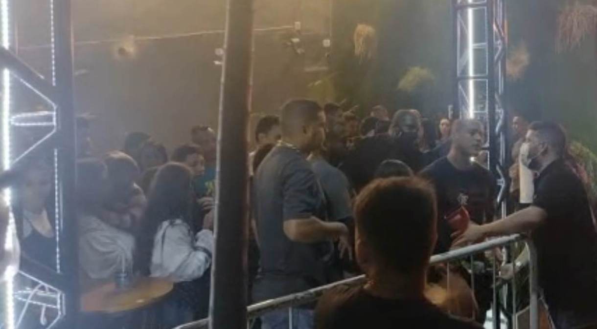 Bar lotado é interditado no Rio de Janeiro