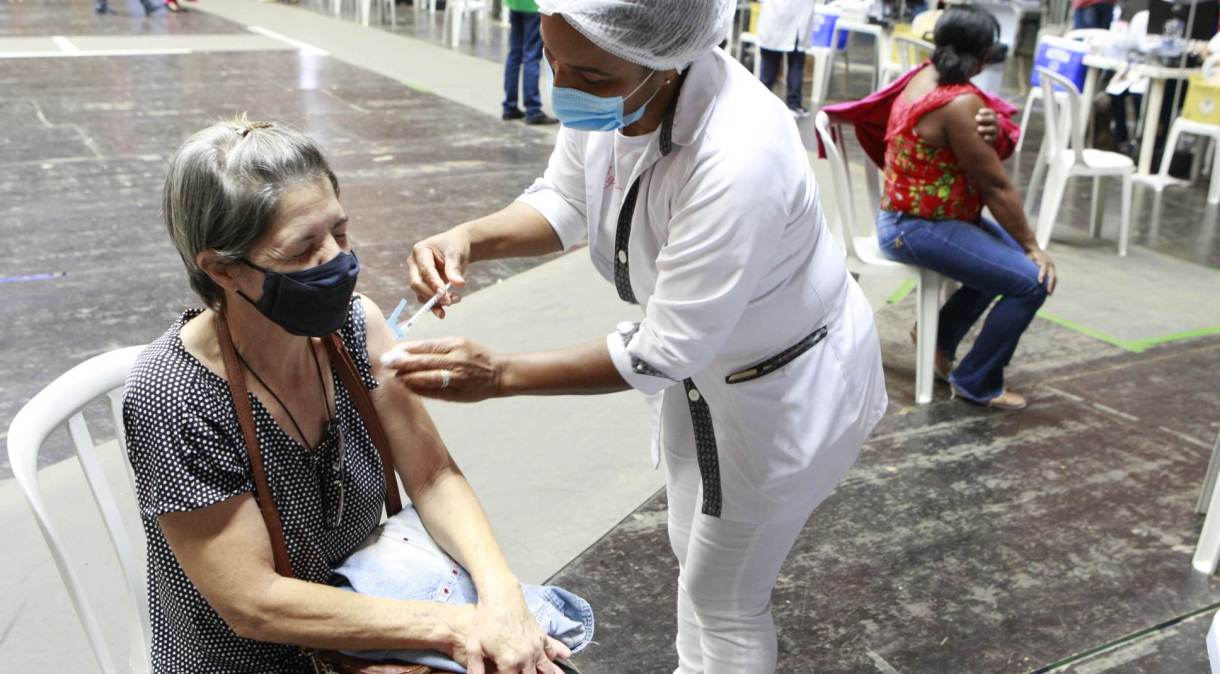 Vacinação contra a Covid-19 em Uberlândia (MG)