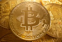 Bitcoin perde um quinto de valor e quase US$ 1 bilhão em criptomoedas é vendido