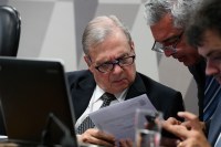 Jereissati desiste de pré-candidatura e anuncia apoio a Leite em prévias do PSDB