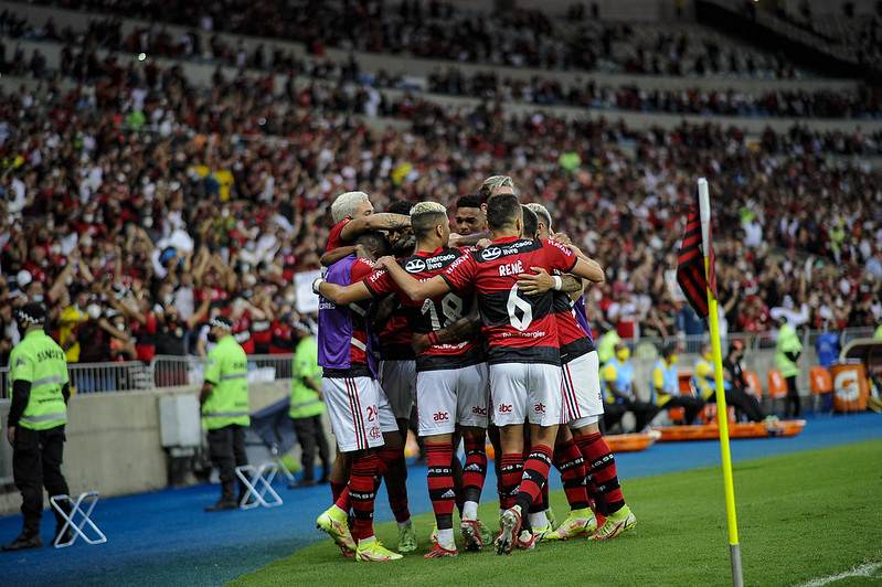 Jogadores do Flamengo comemoram gol contra o Barcelona de Guayaquil na Libertadores de 2021