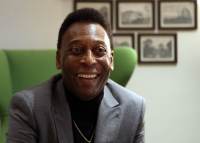 Pelé diz ter feito cirurgia no cólon para remover tumor suspeito