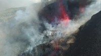 Lava do vulcão em La Palma se aproxima do oceano; área costeira é bloqueada