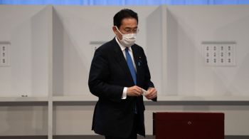 Kishida recebeu um total de 257 votos - de 249 parlamentares e oito membros comuns - para derrotar o ministro das vacinas Kono, que obteve um total de 170 votos no segundo turno