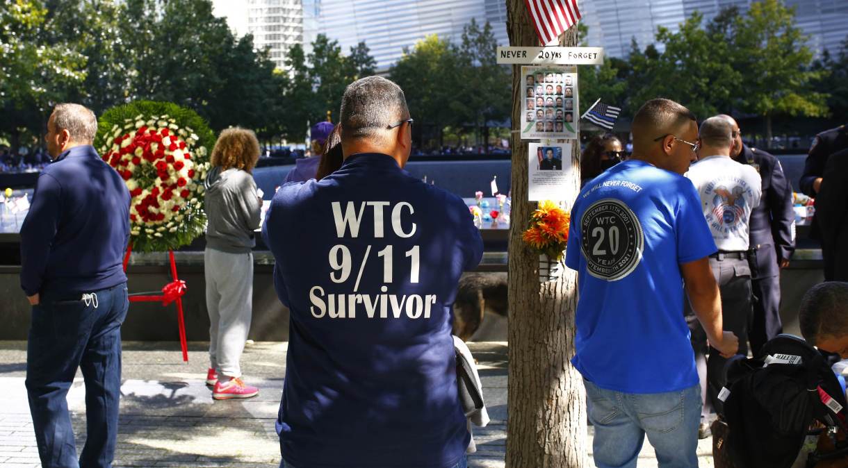 ‘Sobrevivente do 11/9 WTC’, diz mensagem de homem que acompanhava cerimônia dos 20 anos do atentado em Nova York