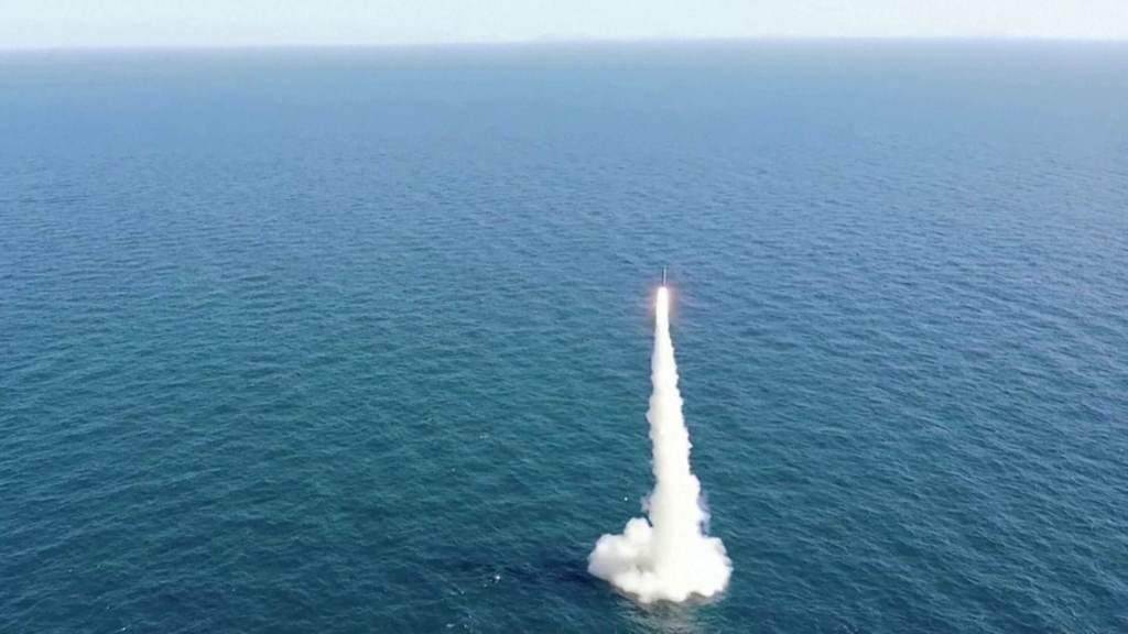 Novo míssil balístico lançado de submarino submerso pela Coreia do Sul