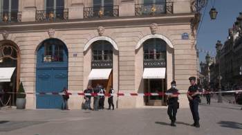 Grupo atacou loja da Bulgari recentemente renovada na Place Vendome, considerada o coração do luxo francês; quatro suspeitos fugiram em scooters