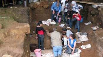 Ferramentas de osso usadas para processar e alisar peles de animais encontradas em uma caverna no Marrocos podem ser algumas das primeiras evidências de vestimentas no registro arqueológico