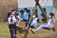 Uso de máscaras nas escolas ajuda a prevenir surtos de Covid-19, segundo estudos