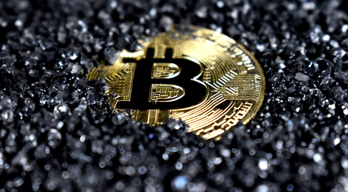 A mineração do bitcoin, principal criptomoeda, se concentrava na China até poucos meses