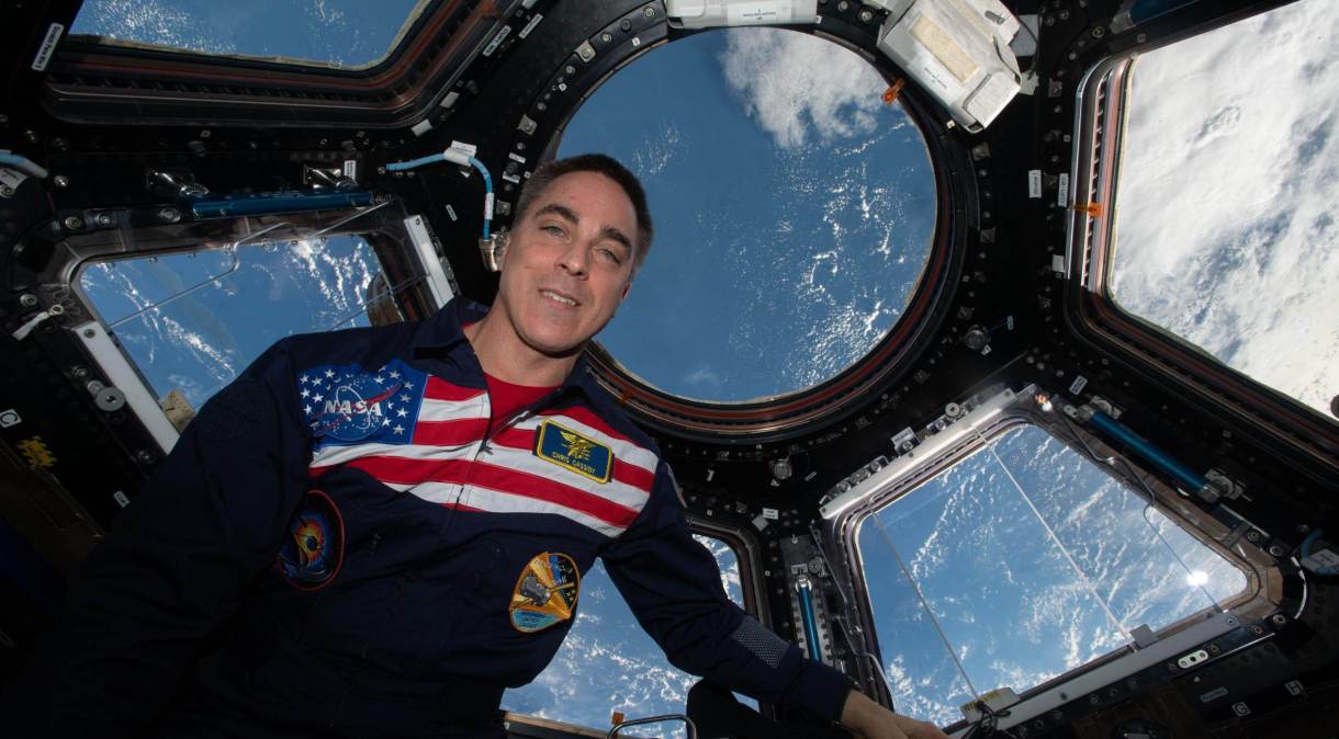 O astronauta da Nasa, Chris Cassidy, é mostrado na cúpula da Estação Espacial Internacional, 11 de setembro de 2020