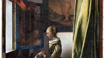 Museu na Alemanha lançou o quadro "Garota lendo uma carta em uma janela aberta" drasticamente alterado; artista holandês pintou a obra entre 1657 e 1659