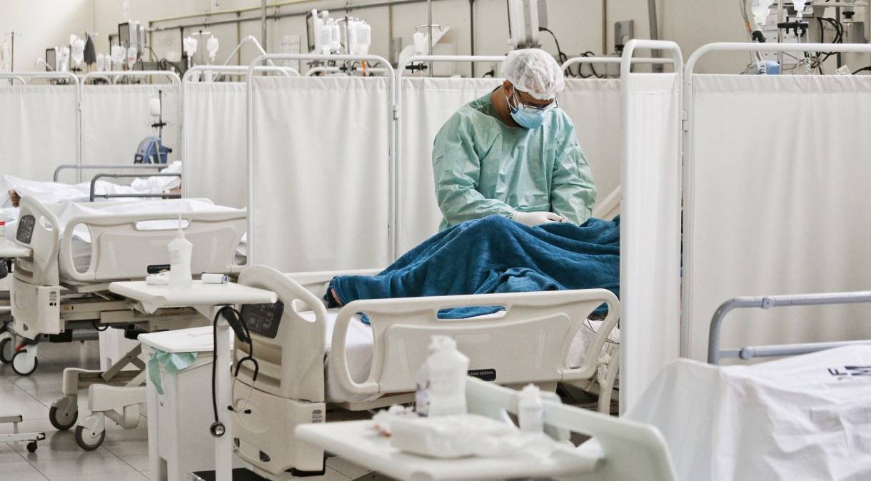 Atendimento médico em hospital durante a pandemia de Covid-19