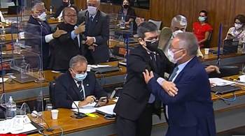 Senadores discutiram após relator da CPI afirmar que população tem a percepção de que governo Bolsonaro é corrupto