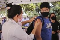 OMS nunca contraindicou vacinação de adolescentes na pandemia