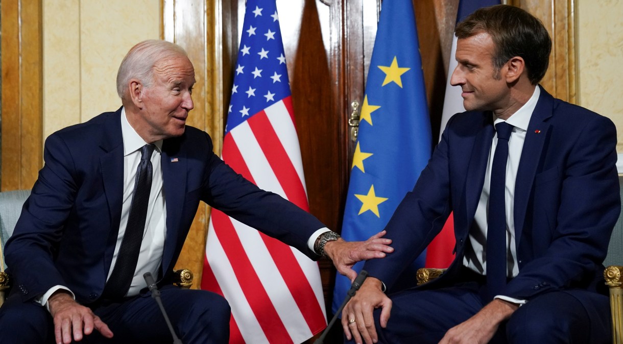 Joe Biden, presidente dos EUA, e Emmanuel Macron, presidente da França