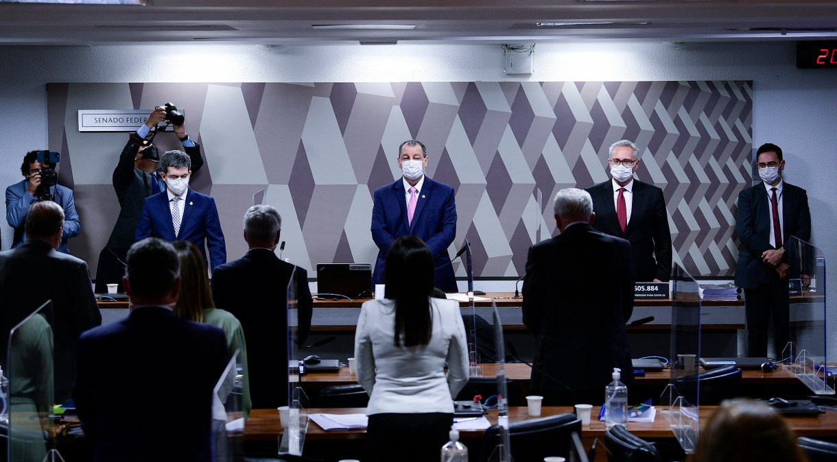 CPI da Pandemia fez um minuto de silêncio em homenagem aos 605.884 mortos por Covid-19 no Brasil