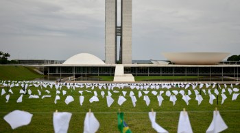 Manifestação acontece às vésperas do fim dos trabalhos da CPI da Pandemia e representa vítimas da Covid-19 no Brasil