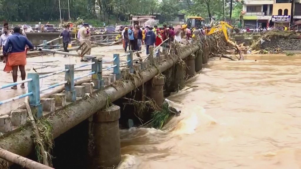 Pelo menos 22 morreram após inundações e deslizamentos de terra na Índia