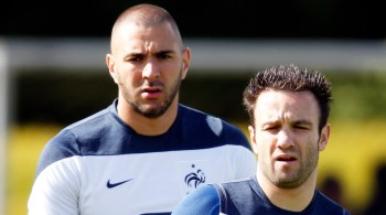 Benzema, do Real Madrid, enfrenta acusação de "cumplicidade na tentativa de chantagem" por vídeo sexual de Valbuena, meia do Olympiacos