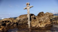 Mergulhador encontra espada da época das Cruzadas na costa de Israel