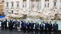 Líderes do G20 jogam moedas na icônica Fontana di Trevi, em Roma