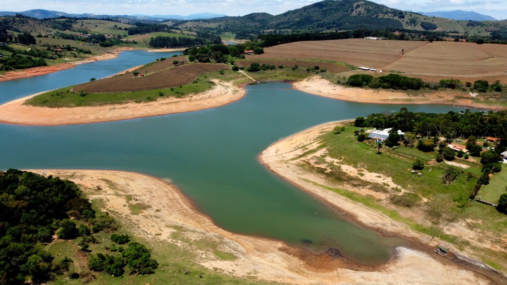 Represa do Rio Jaguari, que compõem o Sistema Cantareira, o principal responsável pelo abastecimento de água da capital paulista e da região metropolitana