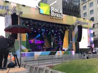 Chuva esvazia primeiro dia do festival Rock Brasil 40 anos no Rio de Janeiro