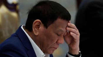 Para analistas, decisão alimenta especulações de que sua filha, Sara Duterte-Carpio, concorrerá para sucedê-lo