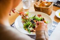 O que comer no verão? Veja dicas para se alimentar bem na estação