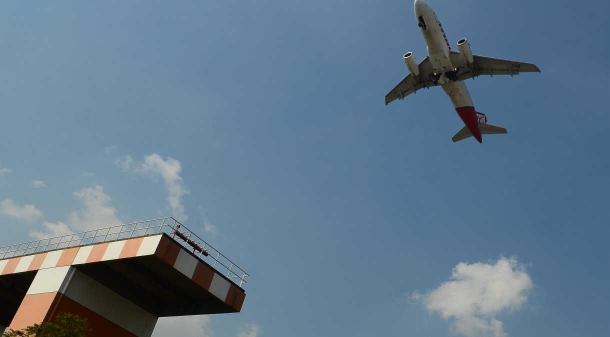 Avião decola no aeroporto de Congonhas, em São Paulo