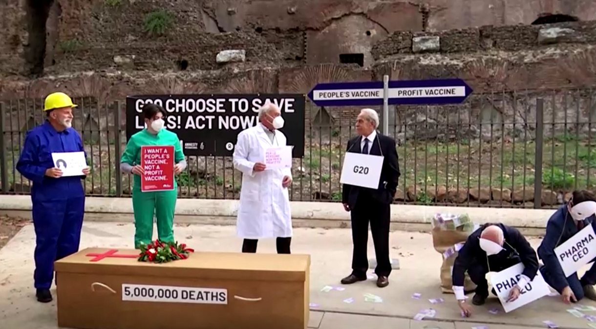 Manifestantes pedem ao G20 o gim da desigualdade global na dsitribuição des vacinas