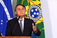 Bolsonaro diz que Petrobras “só dá dor de cabeça” e “atua para acionistas”