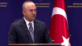 "Tanto a Rússia quanto os EUA têm responsabilidade pois não cumpriram suas promessas", disse ministro turco sobre ofensiva de grupo, que tem base na Síria