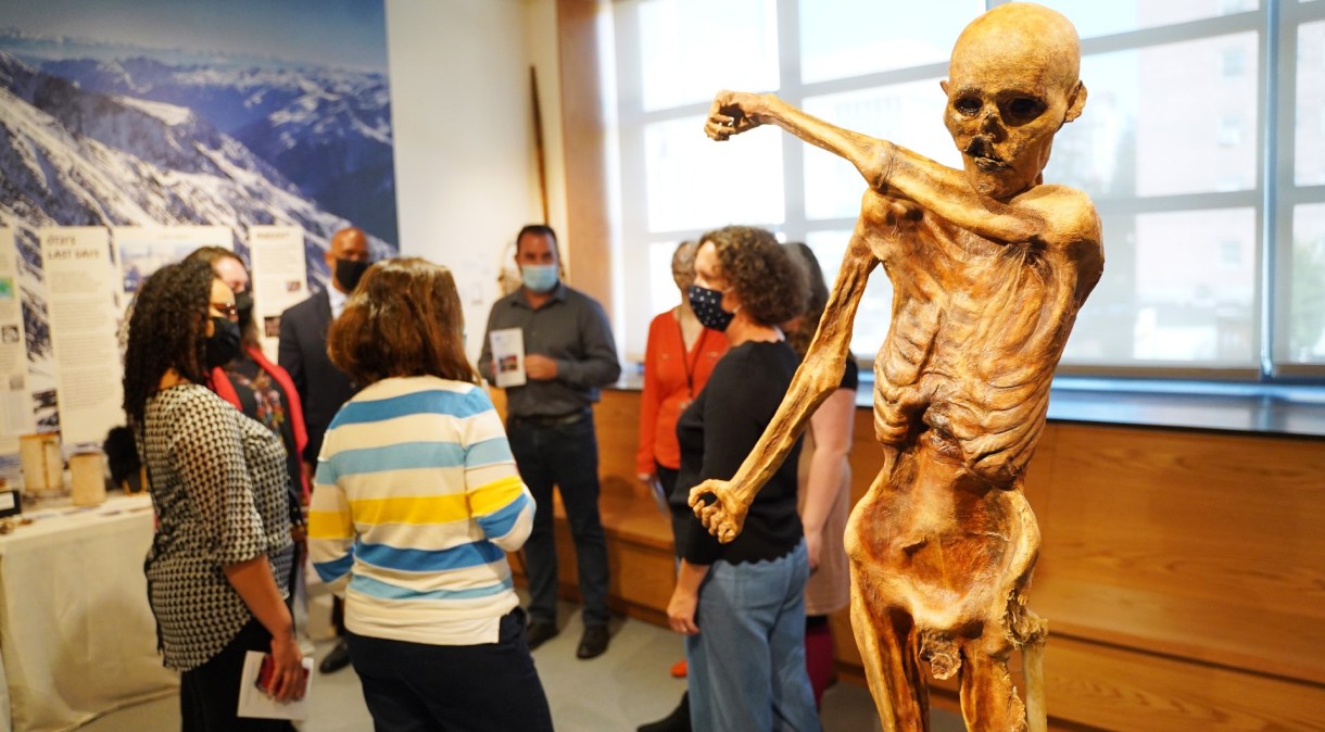A Múmia Ötzi de 5.300 anos que tinha 61 tatuagens